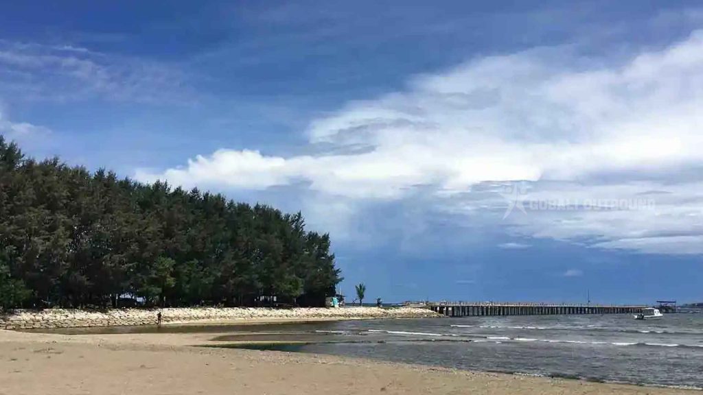 Pantai Mertasari Sanur dengan garis pantai panjang, area berenang, dan pemandangan laut luas