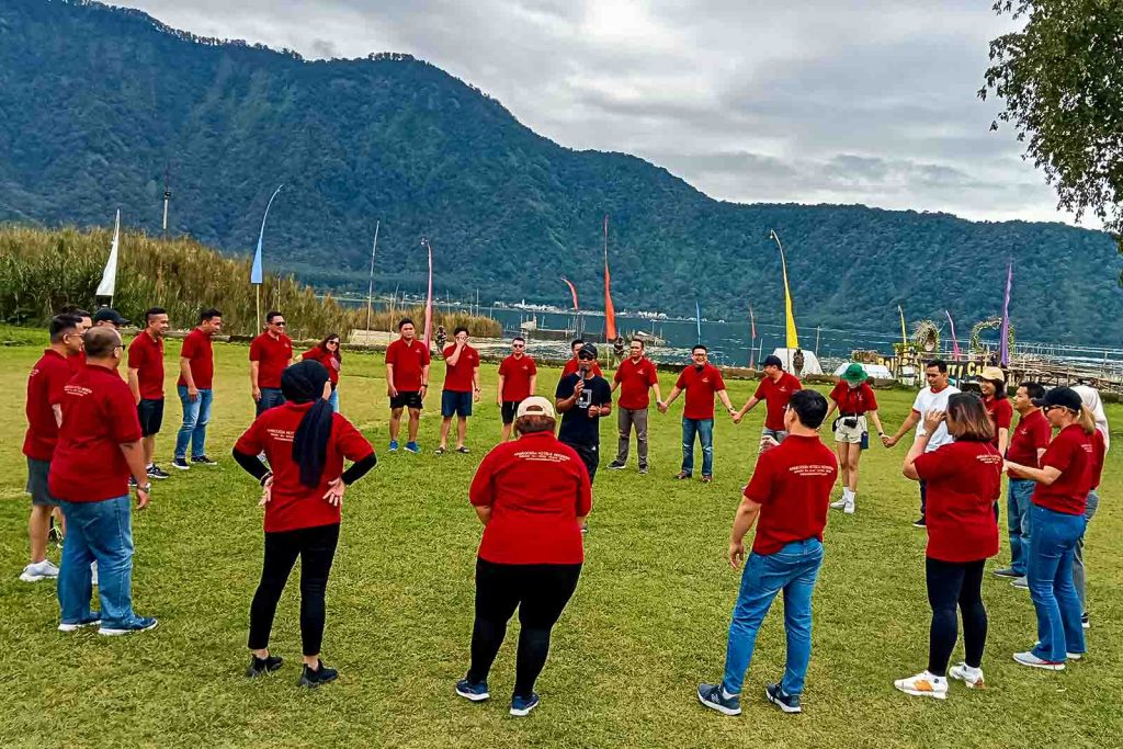 Strawberry Camp Team Building