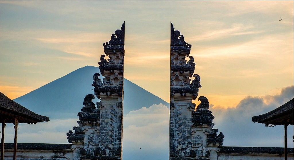 Wisata Karangasem Bali dengan panorama Gunung Agung